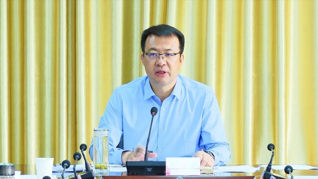 县委书记王荣主持召开县委2022年第17次常委会（扩大）会议